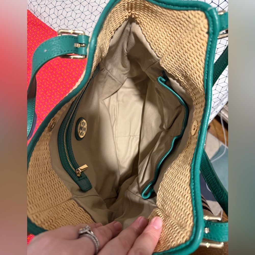 Tory Burch Green Leather and Rafia Shoulder Bag - Picture 5 of 5